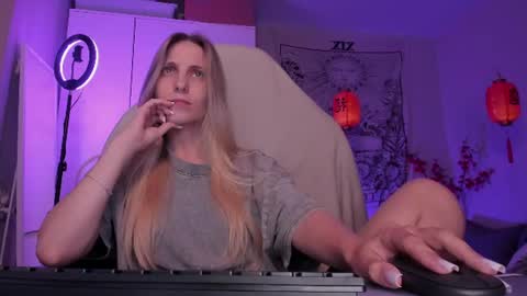 Anna online show from June 2026 09:52:02 PM