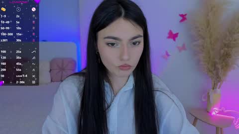 Snapshot of medina_andress chatting on April 2026 09:06:02 PM Dina online show from April 2026 09:06:02 PM