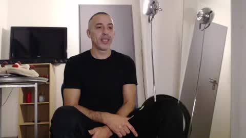 Meditmtc online show from December 2024 08:15:02 PM