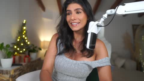 Snapshot of meegan1 chatting on December 2024 08:18:01 PM Andrea online show from December 2024 08:18:01 PM