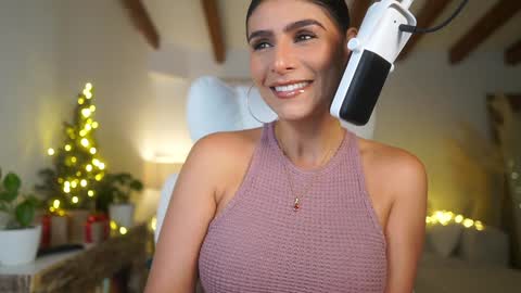 Snapshot of meegan1 chatting on December 2024 09:28:02 PM Andrea online show from December 2024 09:28:02 PM