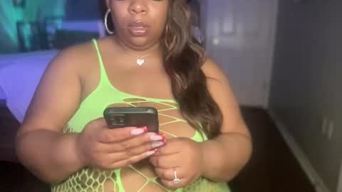 Snapshot of meetsouthernpeach chatting on December 2024 03:40:01 AM Southern Peach online show from December 2024 03:40:01 AM