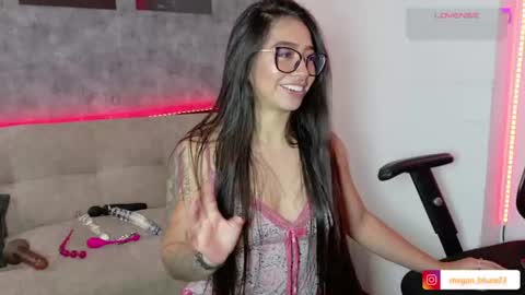Snapshot of megan_bluee_ chatting on July 2026 04:40:01 PM Megan Bluee online show from July 2026 04:40:01 PM