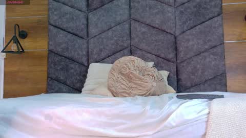 Snapshot of meganlovee__ chatting on April 2026 04:46:01 AM MEGAN online show from April 2026 04:46:01 AM