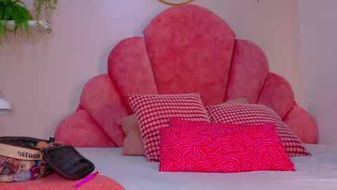 Snapshot of meganlovee__ chatting on April 2026 01:25:01 AM MEGAN online show from April 2026 01:25:01 AM