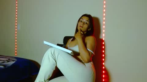 Snapshot of meganxox25 chatting on April 2026 01:33:01 AM meganxox25 online show from April 2026 01:33:01 AM