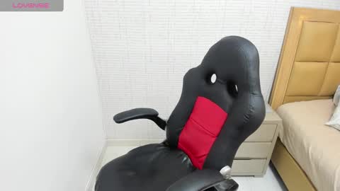 Snapshot of meganzarick chatting on September 2025 12:29:01 PM M E G A N online show from September 2025 12:29:01 PM