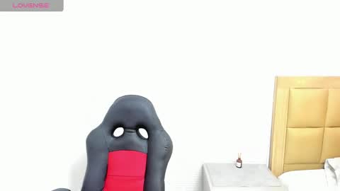 Snapshot of meganzarick chatting on October 2025 12:22:02 PM M E G A N online show from October 2025 12:22:02 PM