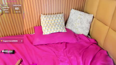 Snapshot of meganzarick chatting on October 2025 12:43:02 AM M E G A N online show from October 2025 12:43:02 AM