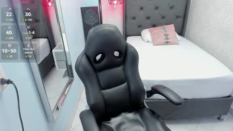 Snapshot of meganzarick chatting on November 2025 01:32:01 PM M E G A N online show from November 2025 01:32:01 PM