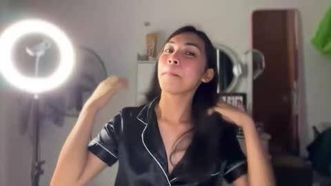 meiluxe online show from April 2026 12:21:01 PM