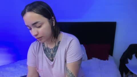 Snapshot of meily_oficial chatting on May 2026 11:13:02 PM IG soymeily oficial online show from May 2026 11:13:02 PM