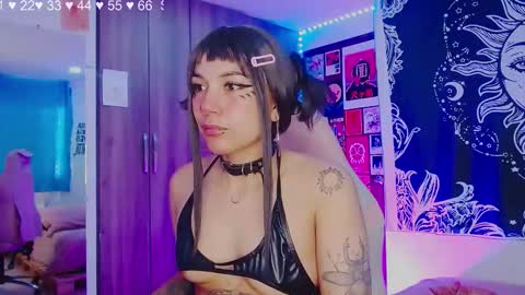Snapshot of mel_dahlia chatting on January 2025 04:30:02 PM Melissa - - Please help me to reach 100 thumbs up online show from January 2025 04:30:02 PM