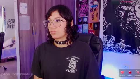 Snapshot of mel_dahlia chatting on September 2025 03:33:01 PM Melissa - - Please help me to reach 100 thumbs up online show from September 2025 03:33:01 PM