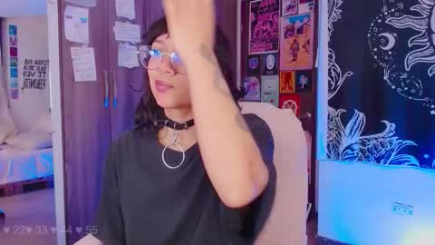 Snapshot of mel_dahlia chatting on September 2025 01:44:01 AM Melissa - - Please help me to reach 100 thumbs up online show from September 2025 01:44:01 AM