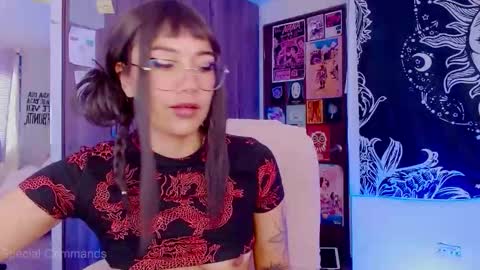 Snapshot of mel_dahlia chatting on October 2025 12:33:01 PM Melissa - - Please help me to reach 100 thumbs up online show from October 2025 12:33:01 PM