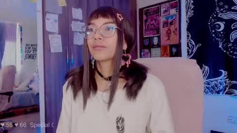 Snapshot of mel_dahlia chatting on October 2025 01:42:02 PM Melissa - - Please help me to reach 100 thumbs up online show from October 2025 01:42:02 PM