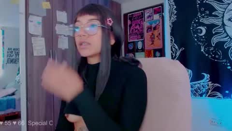 Snapshot of mel_dahlia chatting on October 2025 01:32:02 PM Melissa - - Please help me to reach 100 thumbs up online show from October 2025 01:32:02 PM