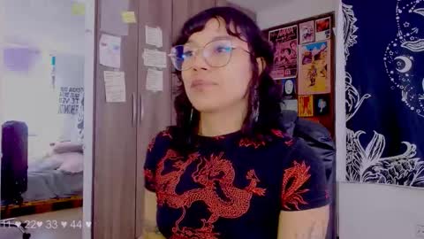 Snapshot of mel_dahlia chatting on October 2025 05:01:01 PM Melissa - - Please help me to reach 100 thumbs up online show from October 2025 05:01:01 PM
