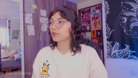 Snapshot of mel_dahlia chatting on October 2025 04:19:01 PM Melissa - - Please help me to reach 100 thumbs up online show from October 2025 04:19:01 PM