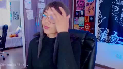 Snapshot of mel_dahlia chatting on October 2025 04:07:02 PM Melissa - - Please help me to reach 100 thumbs up online show from October 2025 04:07:02 PM