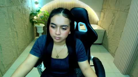 Snapshot of mel_r chatting on April 2026 02:56:01 AM Mel online show from April 2026 02:56:01 AM