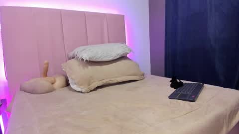 MELANI - online show from February 2025 07:39:01 PM