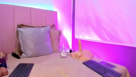 MELANI - online show from February 2026 02:33:01 PM