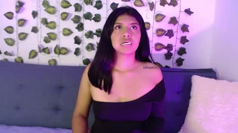 Snapshot of melanie_18_ chatting on May 2026 09:55:01 PM melanie online show from May 2026 09:55:01 PM