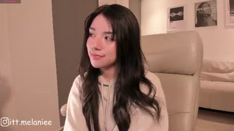 Snapshot of melanie_owo chatting on June 2026 02:05:01 AM Melanie online show from June 2026 02:05:01 AM