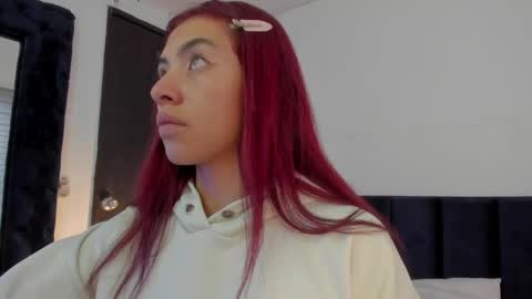 Melanie roux  online show from April 2026 12:19:02 PM