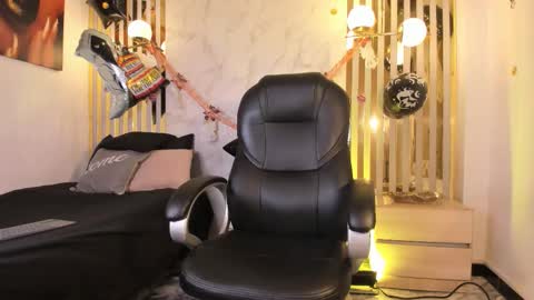 Snapshot of melaniegh_ chatting on October 2025 11:27:01 AM Melanie  online show from October 2025 11:27:01 AM