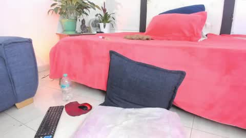 Snapshot of melaniie_roussel chatting on May 2026 01:57:16 AM melaniie_roussel online show from May 2026 01:57:16 AM