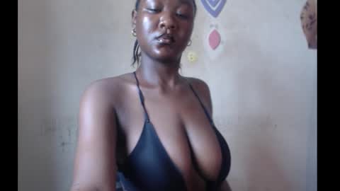 Snapshot of melanin_coco chatting on September 2025 08:49:02 AM Bene online show from September 2025 08:49:02 AM