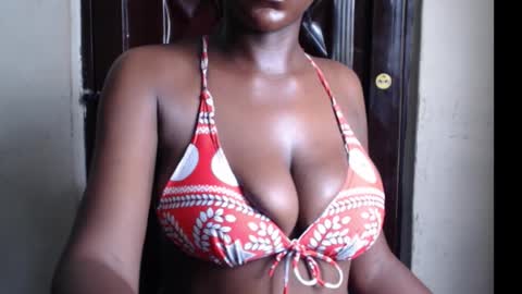 Snapshot of melanin_coco chatting on October 2025 01:07:01 PM Bene online show from October 2025 01:07:01 PM