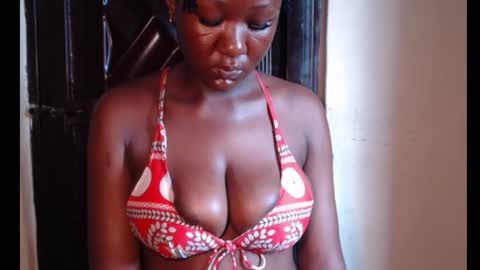 Snapshot of melanin_coco chatting on October 2025 12:46:01 PM Bene online show from October 2025 12:46:01 PM