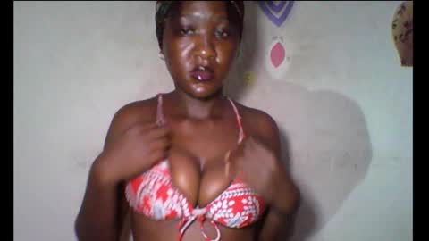 Snapshot of melanin_coco chatting on October 2025 09:15:01 PM Bene online show from October 2025 09:15:01 PM