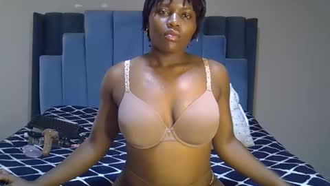 Snapshot of melanin_moon chatting on April 2026 12:51:02 PM Moon online show from April 2026 12:51:02 PM