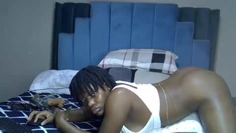 Snapshot of melanin_moon chatting on May 2026 12:27:01 AM Moon online show from May 2026 12:27:01 AM