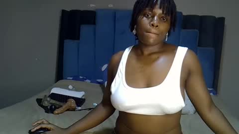 Snapshot of melanin_moon chatting on May 2026 11:34:04 PM Moon online show from May 2026 11:34:04 PM
