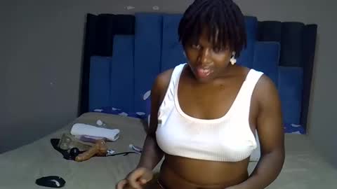 Snapshot of melanin_moon chatting on May 2026 11:56:01 PM Moon online show from May 2026 11:56:01 PM