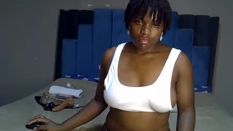 Snapshot of melanin_moon chatting on May 2026 12:40:02 AM Moon online show from May 2026 12:40:02 AM
