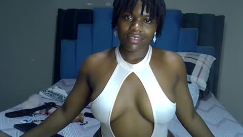 Snapshot of melanin_moon chatting on May 2026 08:47:01 PM Moon online show from May 2026 08:47:01 PM