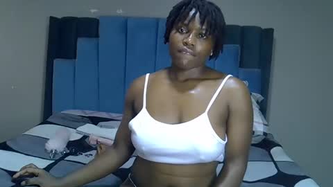 Snapshot of melanin_moon chatting on May 2026 02:14:01 PM Moon online show from May 2026 02:14:01 PM