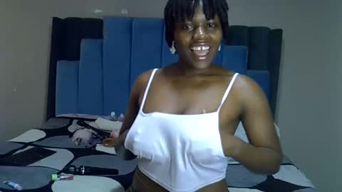 Snapshot of melanin_moon chatting on May 2026 10:46:01 AM Moon online show from May 2026 10:46:01 AM