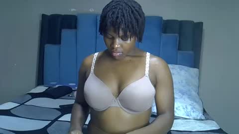 Snapshot of melanin_moon chatting on May 2026 09:49:02 PM Moon online show from May 2026 09:49:02 PM