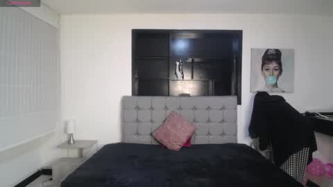 Snapshot of melanny_petite chatting on May 2026 12:22:02 PM melanny_petite online show from May 2026 12:22:02 PM