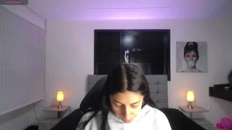 Snapshot of melanny_petite chatting on May 2026 03:41:02 PM melanny_petite online show from May 2026 03:41:02 PM