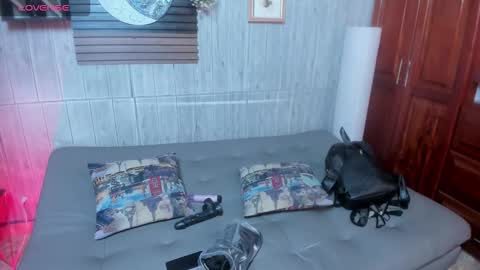 Melany online show from December 2025 01:28:02 PM