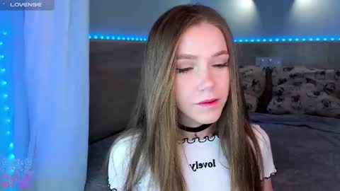 Melee Eva - Thumbs Up please  online show from February 2026 02:59:02 AM